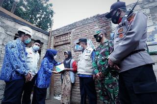 Bupati Tegal Salurkan Bantuan Korban Puting Beliung Buniwah