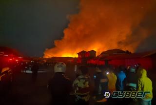 Puluhan Kios Di Pasar Andir Garut Ludes Terbakar Dilalap Si Jago Merah