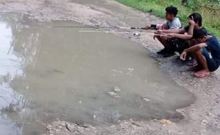 Warga Desa Palampaan Keluhkan Jalan Rusak