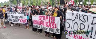 Warga Lapak Lingkungan Periuk Lakukan Aksi Damai Didepan Gedung DPRD Kota Cilegon