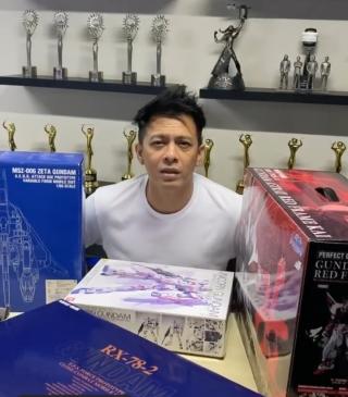 Sosial Distancing di Rumah. Alih - Alih Merasa Bosan, Ini yang Dilakukan Ariel Noah di Rumah