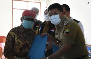 Sebanyak 477 KK Warga Desa Haurngombong Pamulihan Sumedang Dapat Bansos JPS