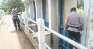 Intensitas Hujan Meningkat, Sat Brimob Polda Jabar Pantau Pintu Air Winong