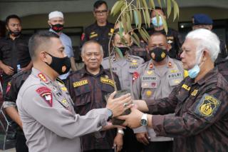 Sat Brimob Polda Jabar Kerja Sama dengan KBPP Polri Lakukan Penghijauan Lingkungan