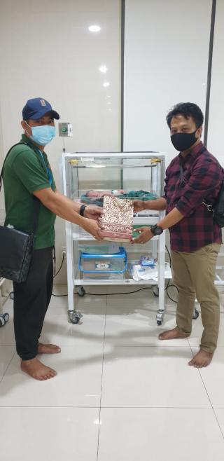 Lahir di HUT Bhayangkara, Bayi Kembar Personel Polda Sumut Diberi Hadiah oleh Kabaharkam