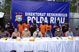 Polda Riau Bongkar Sindikat Penyulingan Minyak Illegal Di Dumai, 4 Orang Diringkus, 1 DPO