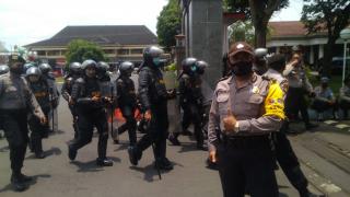 Masyarakat Banyumas Demo Menolak Demo Anarkis