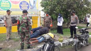 Polsek Krangkeng Bersama Tiga Pilar Kembali Gelar Ops Yustisi Gabungan, 8 Warga Langgar Prokes