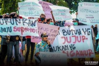 Dianggap Tidak Amanah, Kades Citemu Didemo, Warga : Tuntut Kades Turun Dari Jabatannya