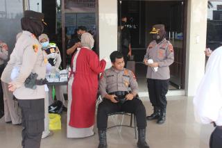Gelar kegiatan Polres Tegal Kota Swab Antigen dan Suntik Vitamin Bagi Seluruh Anggotanya