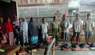 Dinas Sosial Berikan Bantuan Sembako Kepada Lansia Terlantar