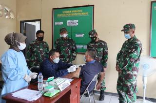 Kodim 0624/Kab. Bandung menggelar Vaksinasi bagi Purnawirawan TNI, Istri dan Warakawuri