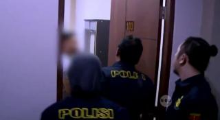 VIRAL !!! Suami Jual Istrinya Kepada 4 Pria dan Lakukan Foursome di Sebuah Hotel