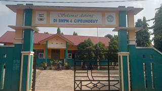 Dikonfirmasi Terkait Dugaan Pungli, Kepsek SMPN 4 Cipeundeuy Terkesan Emosional
