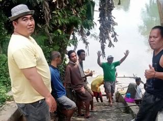 Isi Hari Libur Dengan Kegiatan Bermanfaat, Warga Kompak Perbaiki Pangkalan Mandi