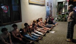 Polresta Bandung Polda Jabar Amankan 12 ABG yang Minum Tuak di Pinggir Jalan