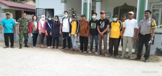 Ketua Koordinator KSJ Ahmad Yani. SH, Melakukan Semprot Disinfektan di Masjid Desa Gunung Bandung