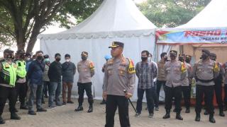 Polres Cilegon Gelar Personel Sepanjang Jalur Wisata Pantai Anyar - Cinangka