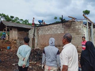 Kebakaran di Pamulihan Sumedang Hanguskan 2 Rumah, Supendi dan Tatang Alami Kerugian Sekitar Rp.105 Juta