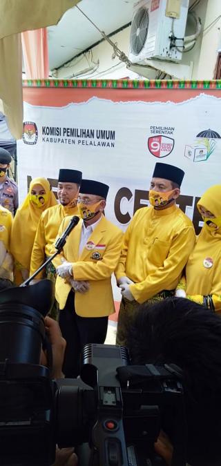 Adi Sukemi ST,MM dan M Rais M.Pdi Resmi Mendaftar di KPUD Pelalawan