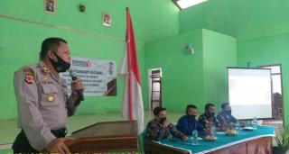 Polsek Cigugur Dan Danramil 1323/Cigigur Menghadiri Kegiatan Sosialisasi Pengawasan Partisipatif Dalam Rangka Menghadapi Pilkada. 