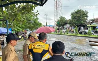 Sekda Kabupaten Sukabumi Tinjau Perbaikan Jalan dan Drainase di Palabuhanratu