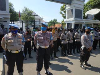 Jajaran Polres Indramayu Kawal Pengamanan Aksi Unras LSM GMBI