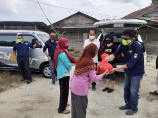 Giat Sosial, Cyber88 Riau Bersama FHSO Riau Bagikan Sembako Kepada Masyarakat Terdampak Covid19