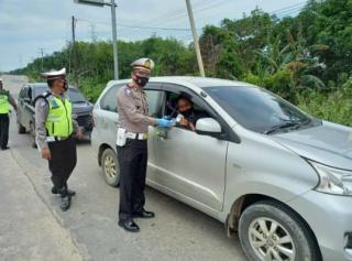 Oprasi Zebra, Satlantas Polres Mesuji Lampung H-3, Berikan Kartu Nama Kepada Pengendara Patuh Lalu Lintas
