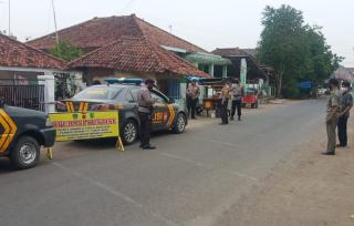 Pimpin Patroli, Kapolsek Dawuan Polres Majalengka Polda Jabar Sosialisasi 3M Cegah Penularan Covid-19