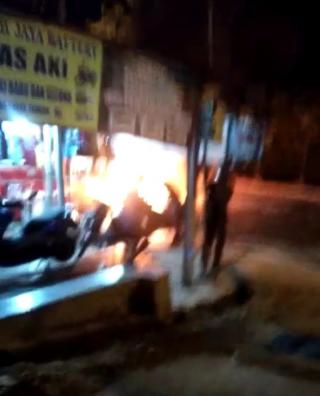 Tawuran di Seputaran Jalan Baru I Gusti Ngurahrai Kranji Arah Statsiun Kota Bekasi