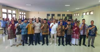 Walikota Cilegon Helldy Agustian Serahkan Kartu BPJS Ketenagakerjaan Kepada 322 Nelayan