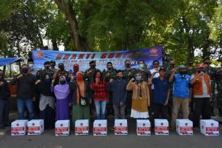 Kaskogartab II/Bandung Resmikan Musholla dan Bagikan Paket Sembako