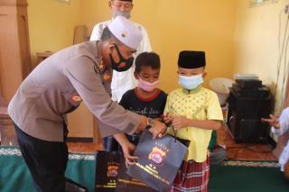 Bantuan Alat Sholat dan Alquran ke Panti Asuhan Baiturrahman oleh Kapolda Banten