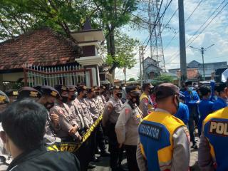 PMII Unjuk Rasa di Depan Kantor Bupati dan Gedung DPRD Pamekasan