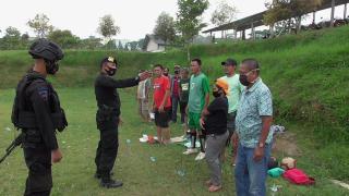 Sat Brimob Polda Jabar Berikan Edukasi Pendisiplinan Protokol Kesehatan Pada Masyarakat Cipanas