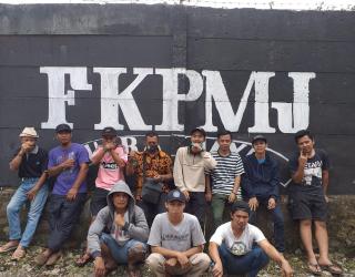 Cegah Banjir Dan Ciptakan Daerah bersih FKPMJ Laksanakan Baksos Dengan Cara Bersihkan Lingkungan