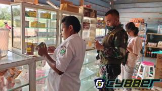 Satgas Yonif 125 Dampingi Puskesmas Gelar Sidak Tempat Rumah Makan dan Kios