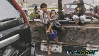 Pengemis Anak di Persimpangan Kota Pekanbaru, Dimanakah Peran Pemerintah Daerah?!