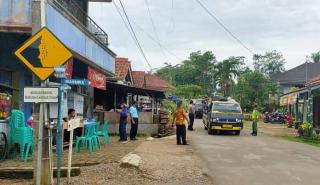 Pelaksana Operasi Masker Satgas Covid-19 di Desa Majingklak Kecamatan Wanareja