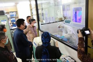 Menristek/Kepala BRIN Resmikan Pengoperasian Mesin Cobas 6800 Systems untuk Peningkatan Kapasitas Uji Covid-19
