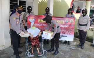 Hari Jadi Ke-72  Polwan Polres Tulang Bawang Gelar Baksos di Dua Lokasi 