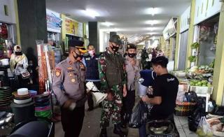 Ops Yustisi Polres Majalengka Polda Jabar Bersama 3 Pilar Berikan Himbauan Prokes Hingga Bagikan Masker Gratis