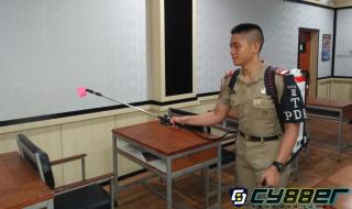 Antisipasi Penyebaran Covid-19,  Taruna AAL Semprot  Disinfektan Ruang Kelasnya