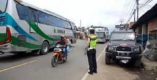Laksanakan Ops Lilin Lodaya, Sat Lantas Polres Garut Polda Jabar Terus Pantau Arus Lalin di Jalur Limbangan