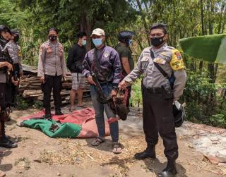 Patroli Sabhara Polres Situbondo dan Polsek Kota Gerebek Judi Sabung Ayam