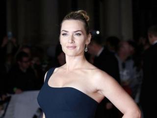 Curhat Kate Winslet soal Adegan Intim dengan Saoirse Ronan