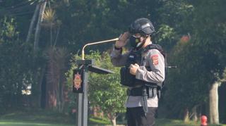 Dansat Brimob Polda Jabar : Terus Perangi Corona dan Jaga Kamtibmas
