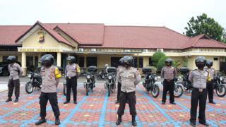 Polres Indramayu Menyerahkan Motor Dinas Bhabinkamtibmas Kepada Anggota Bhabin Polsek Secara Simbolis