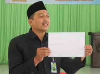 DKMB Kecamatan Singaparna Lakukan Penyemprotan Disinfektan Di Seluruh Area Mesjid Besar Kecamatan Singaparna.